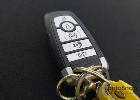 2020 Ford Mustang Ecoboost Premium z USA, uszkodzony, nr VIN 1FATP8UH2L5186127